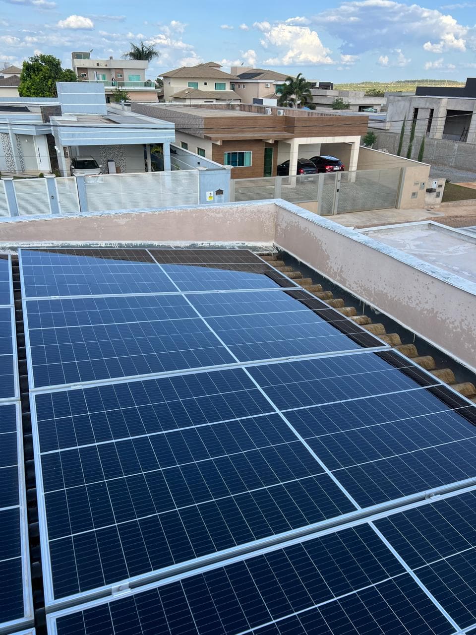 Imagem do projeto 9, com vista superior mostrando painéis solares.